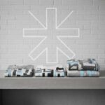 Farklı baskı desenlerine sahip tişörtler ve sweatshirtler