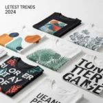 Çeşitli baskılı tişörtlerin sergilendiği yaratıcı bir düzenleme